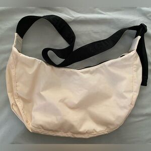 NWT Baggu Medium Ivory Crescent Bag